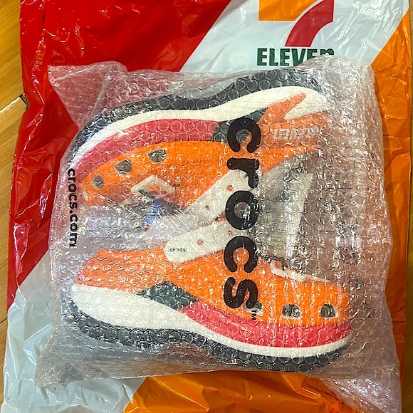 7-ELEVEN X CROCS MEGA CRUSH CLOG NWT - Picture 7 of 8